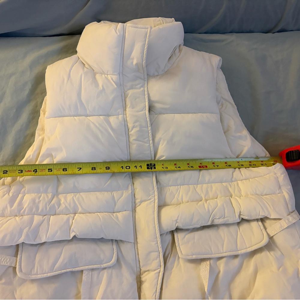 HYFVE Women's White Puffer Vest, size large. Excellent condition - Picture 7 of 7